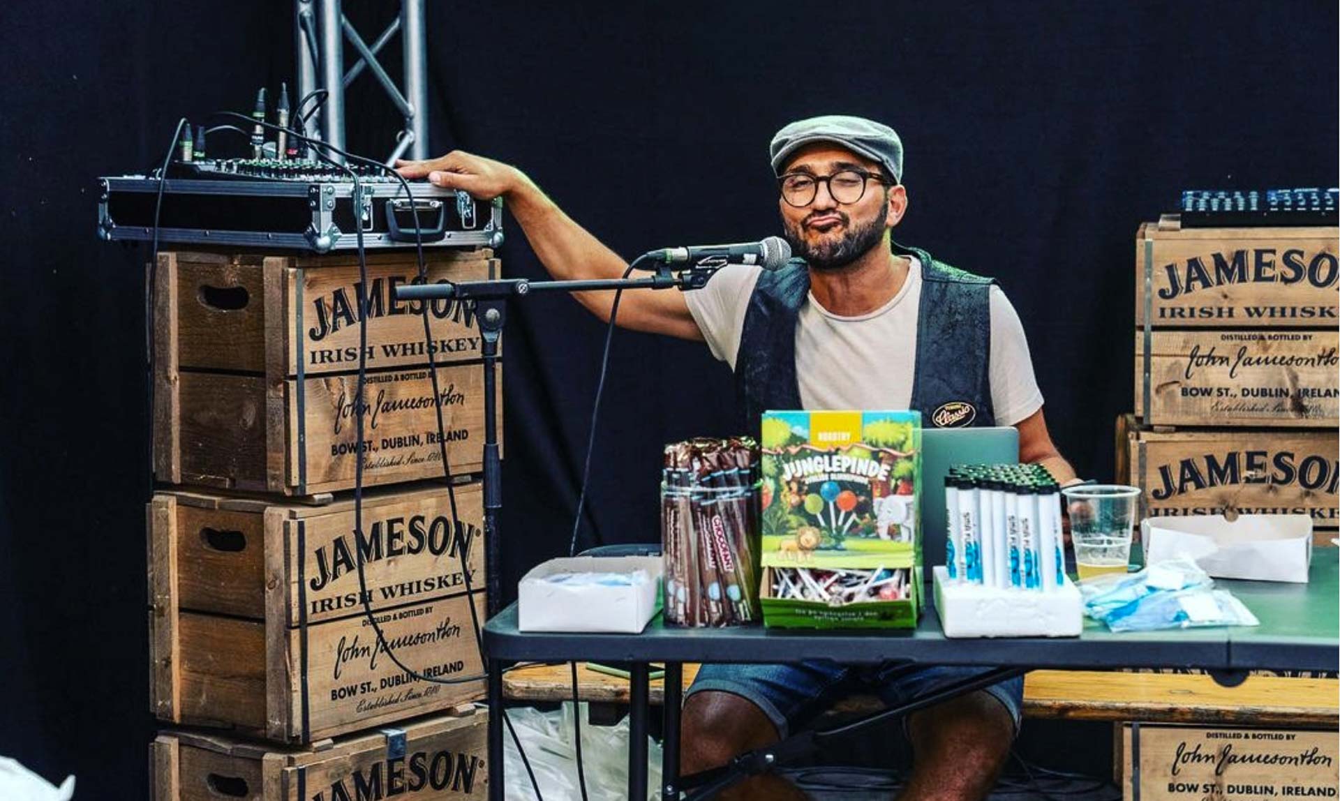 Mesut ved pulten hos Tokio Bar